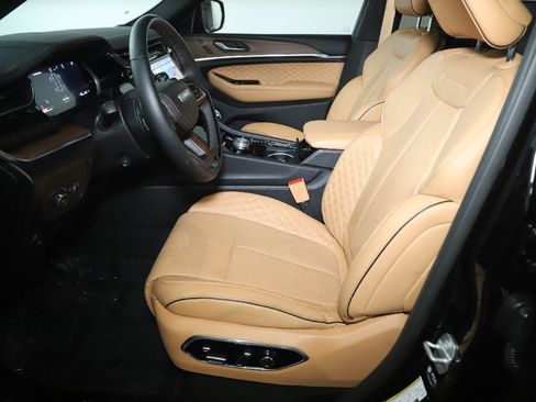 Used 2025 Jeep Grand Cherokee L Summit w/ Advanced Protech Group IV AWD/4WD image 22