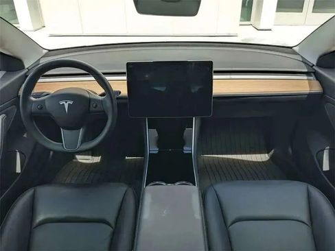 Used 2023 Tesla Model 3 Standard Range image 8