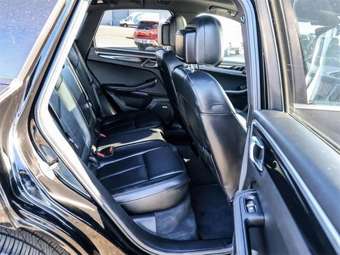 Used 2018 Porsche Macan image 21