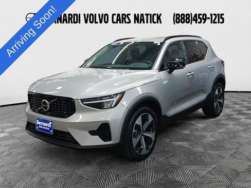 Certified 2024 Volvo XC40 B5 Core AWD/4WD image 1