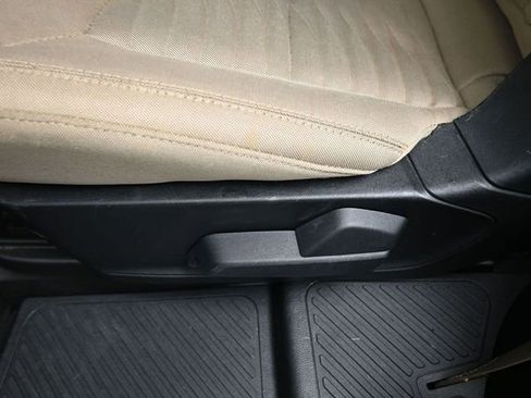 Used 2021 Ford Explorer XLT image 28