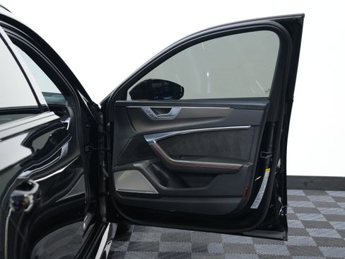 Used 2021 Audi RS 6 w/ Carbon Optic Package image 23