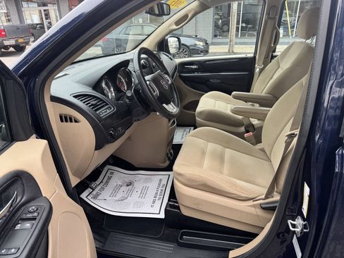 Used 2015 Dodge Grand Caravan American Value Package w/ UConnect Hands-Free Group FWD image 7