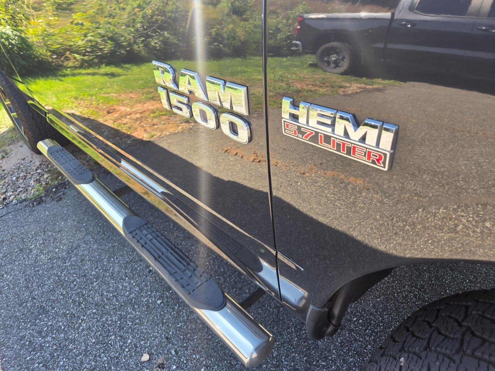 Used 2017 RAM 1500 Classic SLT AWD/4WD image 5