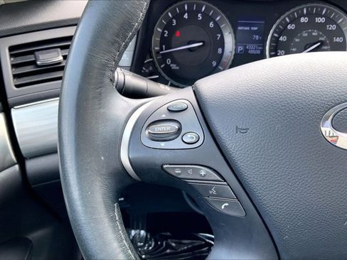 Used 2018 INFINITI Q70 Luxe AWD/4WD image 18