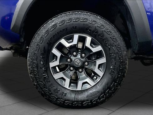 Used 2023 Toyota Tacoma TRD Off-Road AWD/4WD image 11