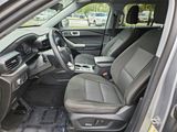 Used 2022 Ford Explorer XLT image 3