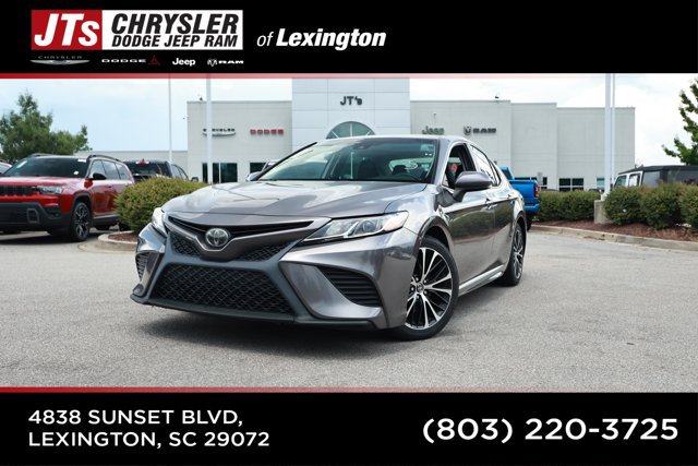 Used 2018 Toyota Camry SE FWD image 1