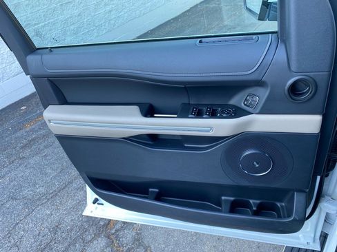 Used 2024 Ford Expedition Limited image 23