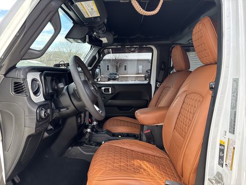 Used 2024 Jeep Wrangler Sahara w/ Technology Group image 13