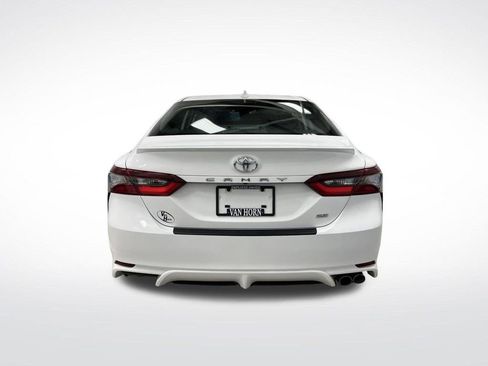 Used 2024 Toyota Camry SE image 11