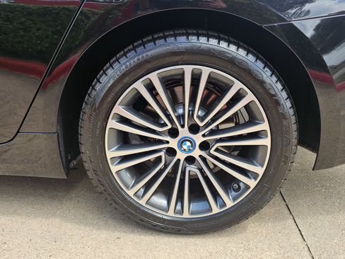 Used 2018 BMW 530e w/ Premium Package 2 image 16