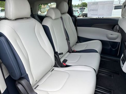 New 2026 Kia Carnival SX FWD image 23