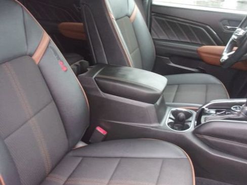 Certified 2025 GMC Canyon AT4 w/ Nightfall Edition AWD/4WD image 32