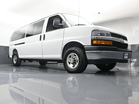 Used 2025 Chevrolet Express 3500 LT w/ LT Preferred Equipment Group RWD image 23