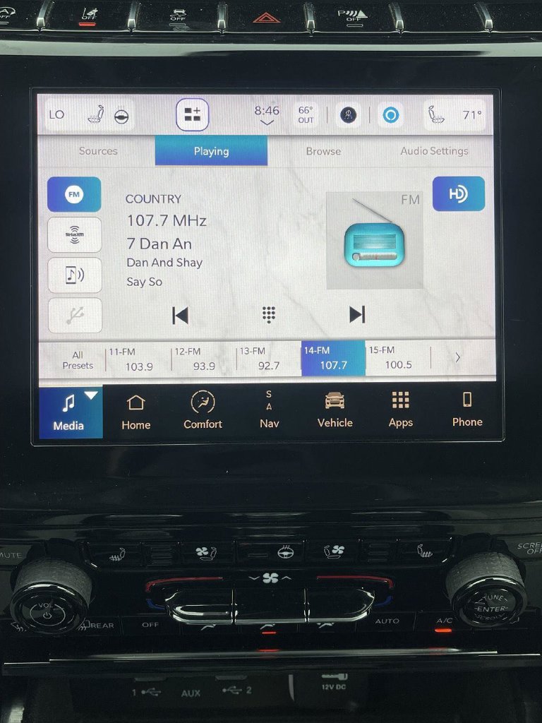 Used 2022 Jeep Grand Cherokee Overland w/ Luxury Tech Group IV AWD/4WD image 7