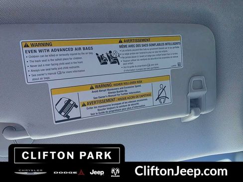 Used 2025 Chevrolet Trax LT FWD image 27
