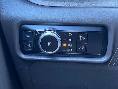 Used 2023 Ford Explorer Platinum w/ Technology Package AWD/4WD image 59