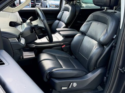 Certified 2025 Lincoln Navigator Reserve AWD/4WD image 28