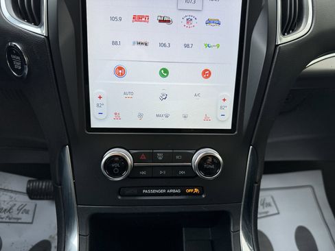 Used 2024 Ford Edge Titanium image 17