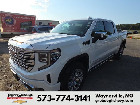 Used 2022 GMC Sierra 1500 Denali w/ Technology Package AWD/4WD image 3