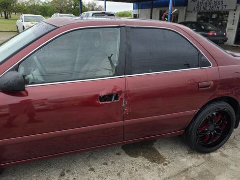 Used 2001 Toyota Camry LE image 2