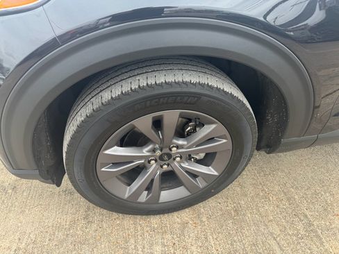 Used 2022 Ford Explorer XLT w/ Equipment Group 202A image 9