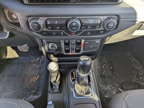 Used 2024 Jeep Wrangler Sahara image 25