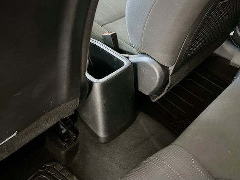 Used 2021 Hyundai Venue SE FWD image 27