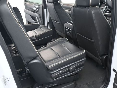 Used 2023 Chevrolet Suburban Premier image 31