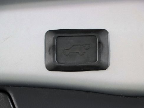 Used 2021 Toyota RAV4 XLE Premium image 30