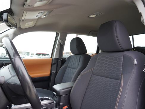 Certified 2018 Toyota Tacoma SR5 image 19