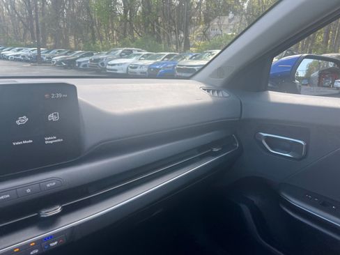 Used 2025 Kia K4 LXS image 31