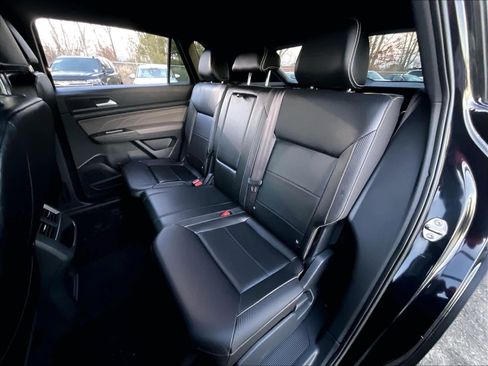 Certified 2022 Volkswagen Atlas Cross Sport SE image 16