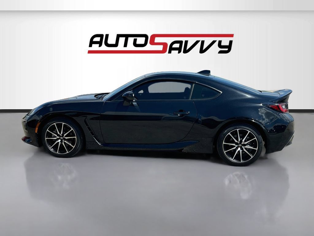 Used 2023 Toyota GR86 Premium RWD image 4