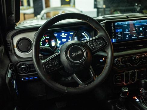 Used 2024 Jeep Wrangler Unlimited w/ Convenience Group AWD/4WD image 15