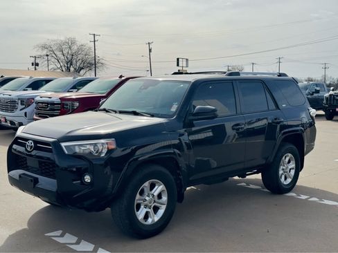 Used 2022 Toyota 4Runner SR5 image 2
