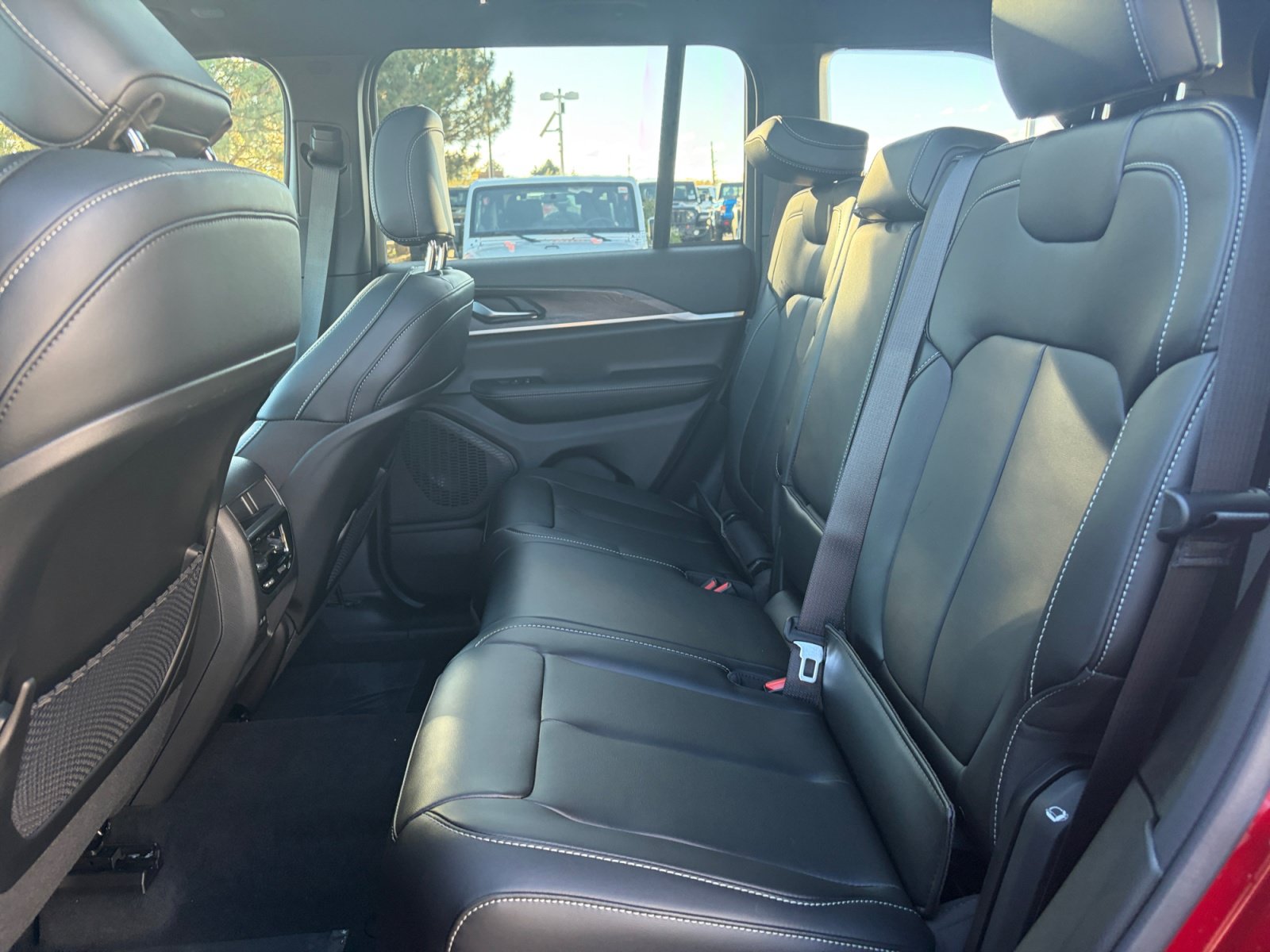 New 2027 Jeep Grand Cherokee Limited AWD/4WD image 26