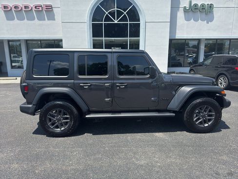 Used 2024 Jeep Wrangler Sport S image 2