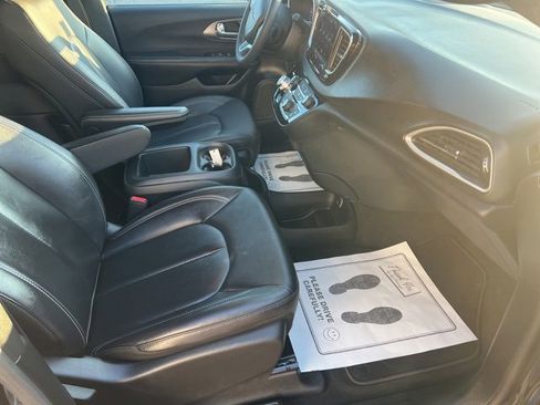 Used 2026 Chrysler Pacifica Select image 31
