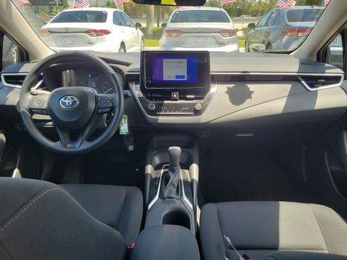 Used 2025 Toyota Corolla LE FWD image 16