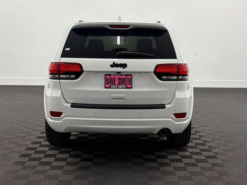 Used 2017 Jeep Grand Cherokee Altitude RWD image 10
