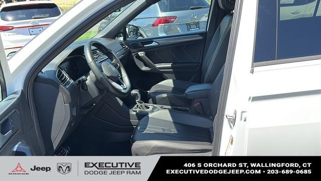 Used 2023 Volkswagen Tiguan SE R-Line AWD/4WD image 9