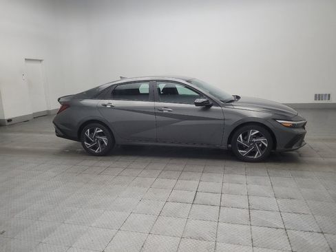 Used 2025 Hyundai Elantra Sport FWD image 11