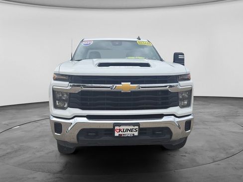 Used 2024 Chevrolet Silverado 2500 LT AWD/4WD image 4
