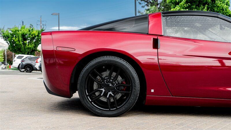 Used 2007 Chevrolet Corvette Coupe w/ Preferred Equipment Group RWD image 12