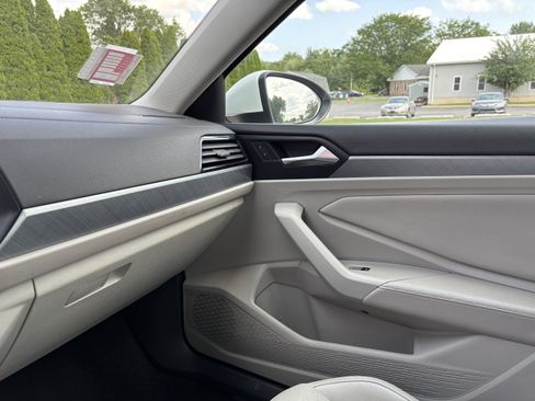 Used 2024 Volkswagen Jetta SE FWD image 18