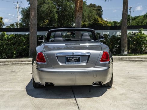 Used 2019 Rolls-Royce Dawn RWD image 32