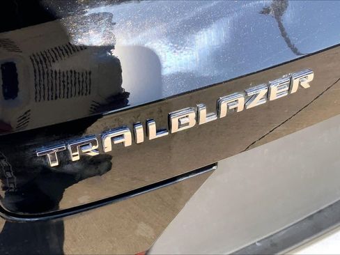 Used 2025 Chevrolet TrailBlazer LT image 30