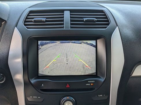 Used 2015 Ford Explorer XLT w/ Equipment Group 202A image 27